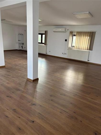 Apartament cu 3 camere semidecomandat în Bucureștii Noi