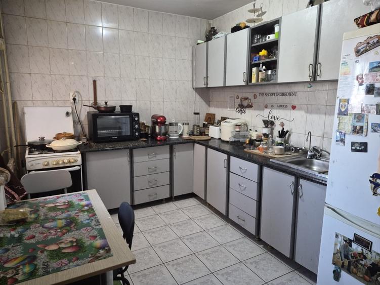 Apartament cu 4 camere decomandat, mobilat în Pantelimon