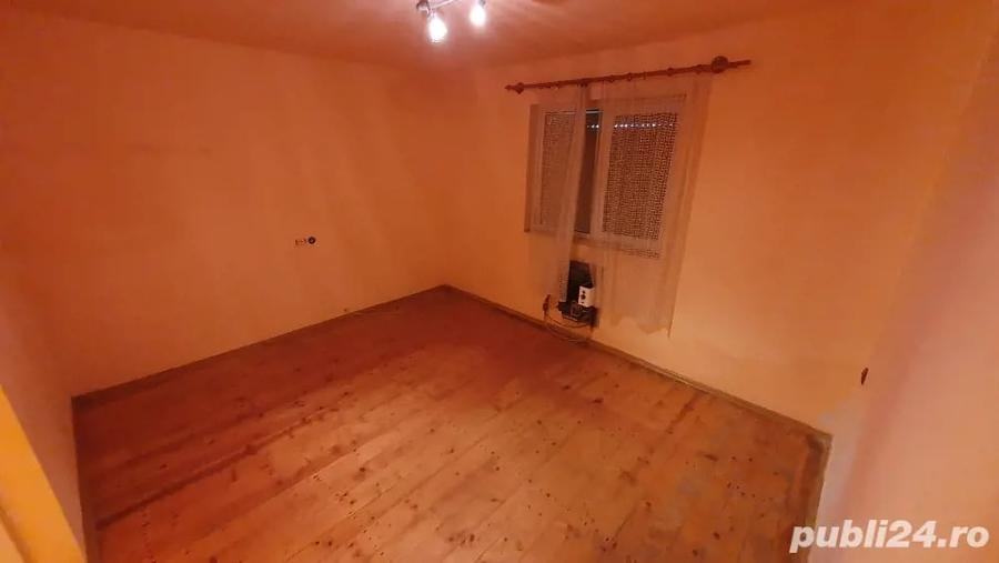 Casă cu 5 camere cu Teren 2023 Mp în Aradul Nou