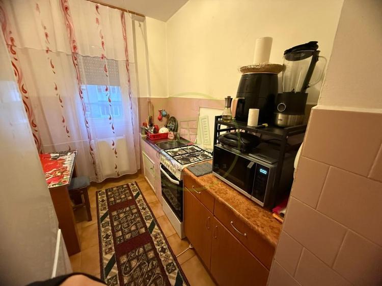 Apartament cu 2 camere semidecomandat, mobilat în Craiovița Nouă
