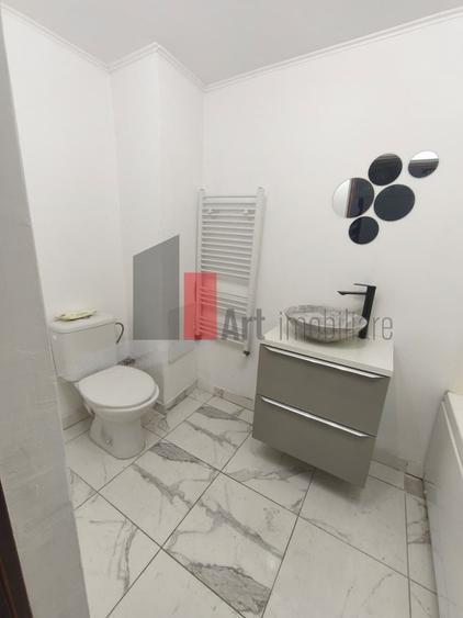 Casă individuală cu 4 camere cu Canalizare în Giulești