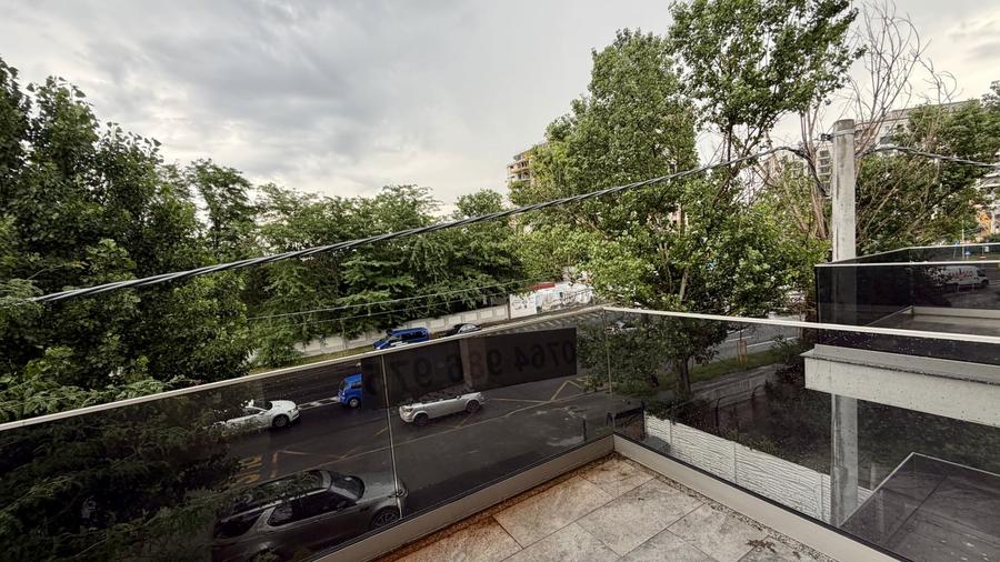 Apartament cu 3 camere decomandat în Străulești