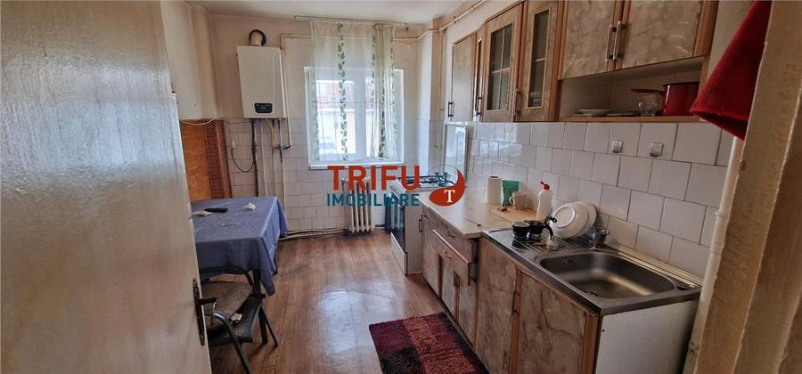 Apartament cu 3 camere decomandat, mobilat în Cetate