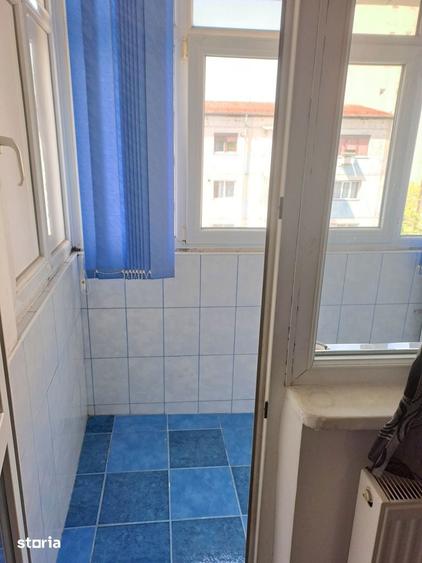 Apartament cu 3 camere în Craiovița Nouă