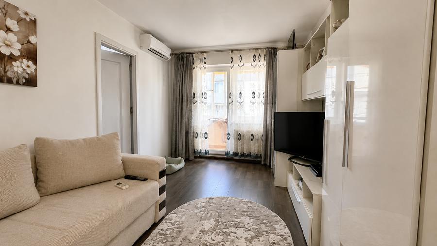 Apartament cu 2 camere semidecomandat în Girocului
