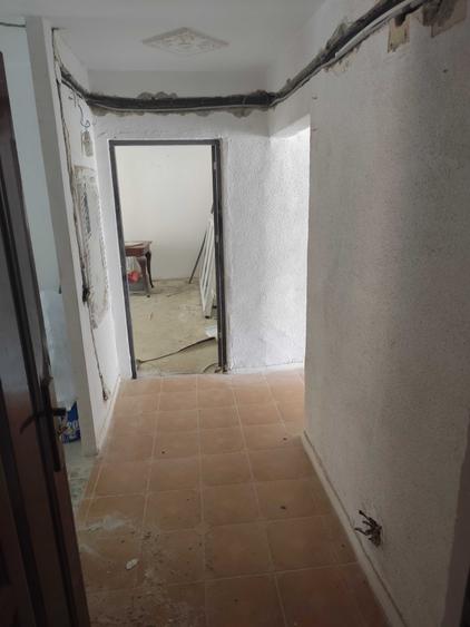 Apartament cu 3 camere decomandat în Crihala