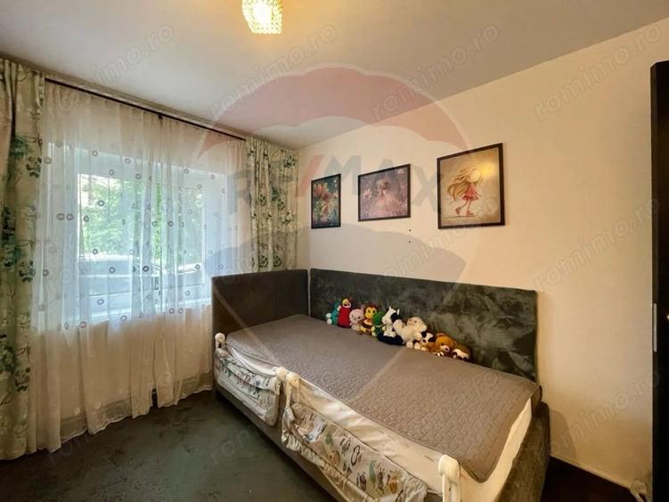 Apartament cu 4 camere decomandat în Noua