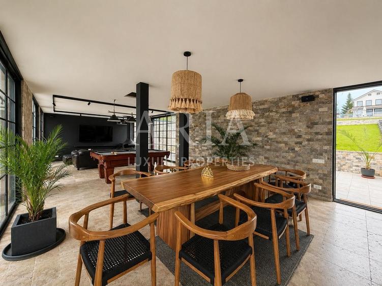 Casă individuală cu 5 camere cu Piscina în Ciofliceni