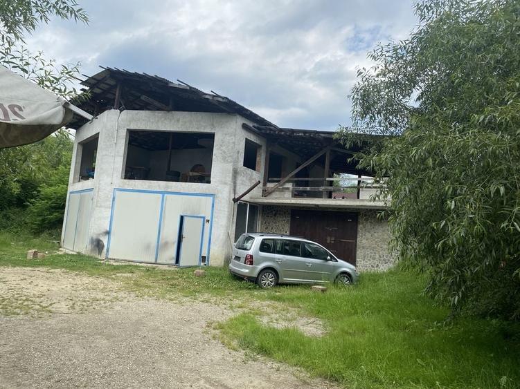 Casă cu 4 camere în Lunca