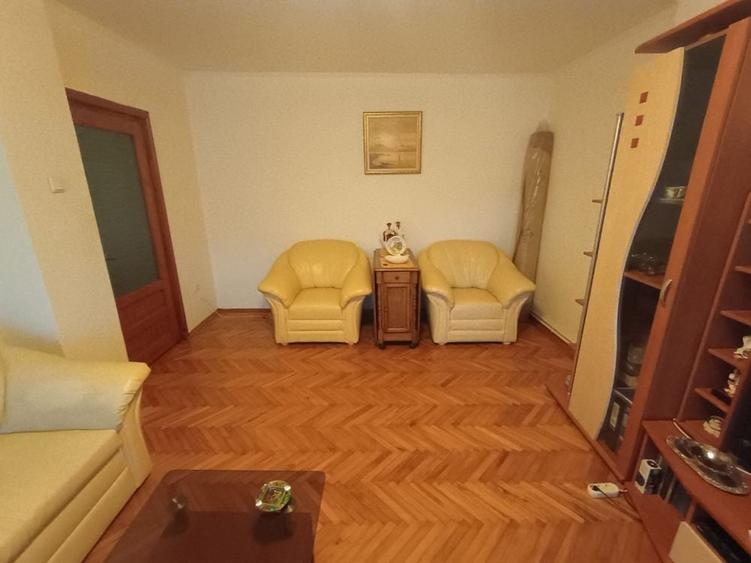 Apartament cu 3 camere decomandat în Stadion