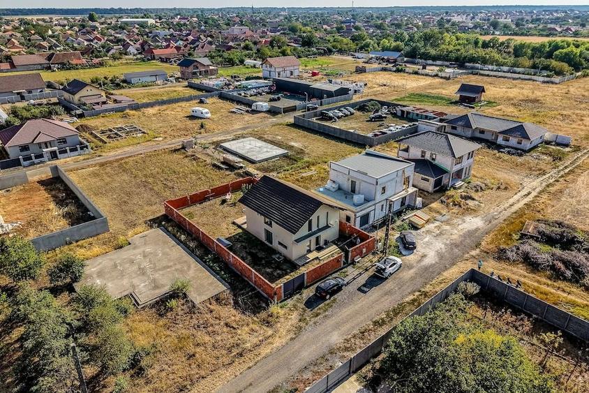Casă cu 4 camere cu Teren 511 Mp în Central