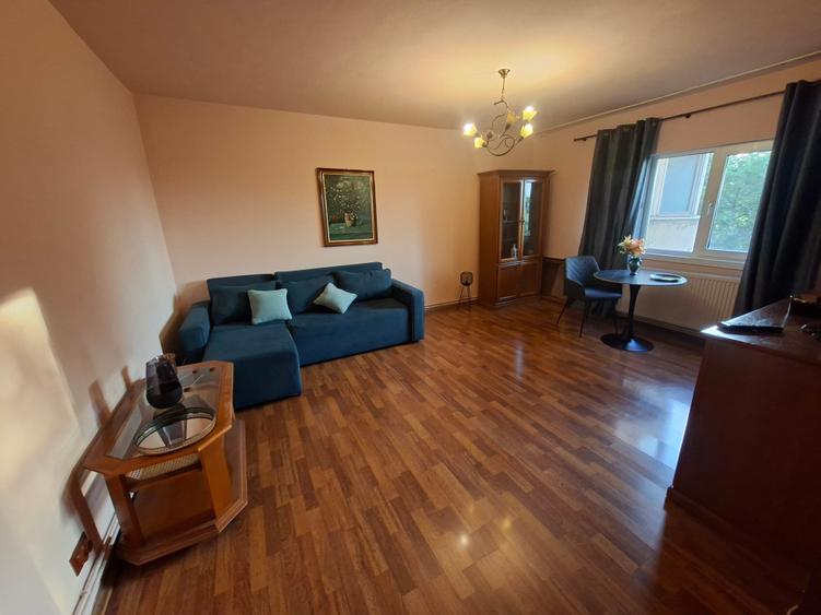 Apartament cu 3 camere decomandat în Steaua