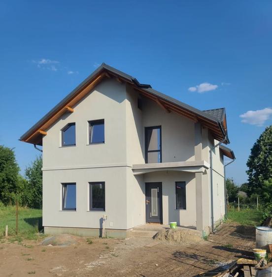 Casă cu 4 camere cu Teren 443 Mp în Holboca