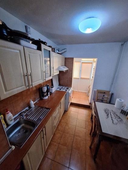 Apartament cu 3 camere decomandat în Ostroveni