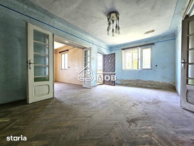 Casă cu 4 camere cu Teren 995 Mp în Ulmi