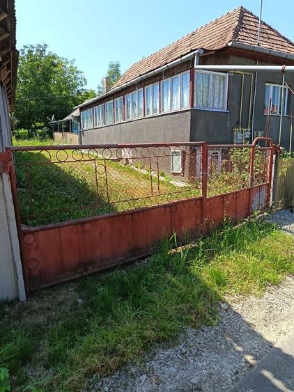Casă cu 4 camere în Tureni
