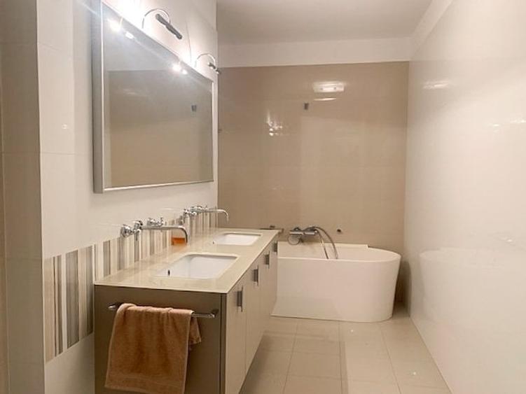 Apartament cu 4 camere decomandat, mobilat în Dorobanți