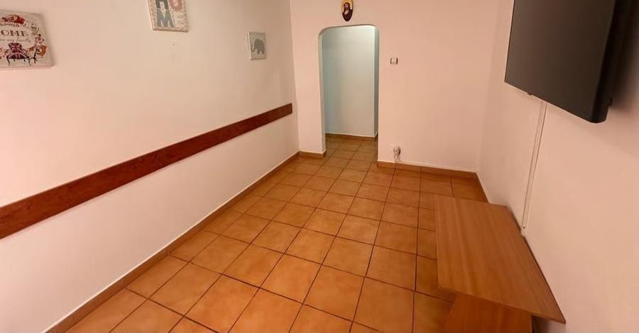 Apartament cu 4 camere decomandat în E3