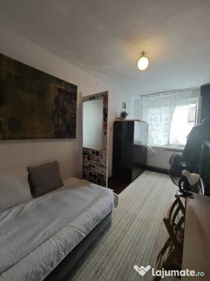 Apartament cu 4 camere decomandat în Săsar