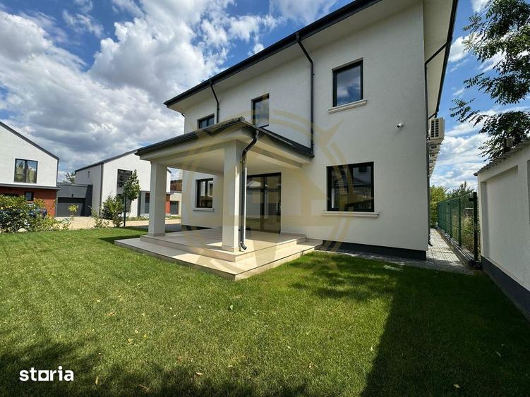 Casă cu 9 camere cu Teren 400 Mp în Corbeanca