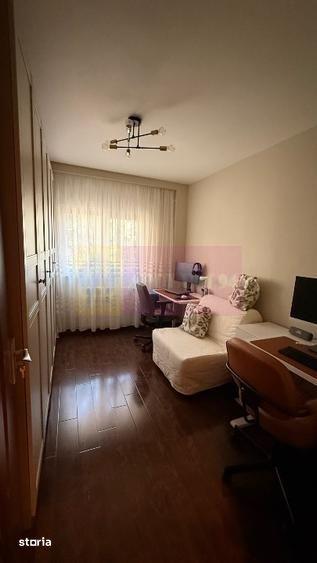 Apartament cu 3 camere în Vitan