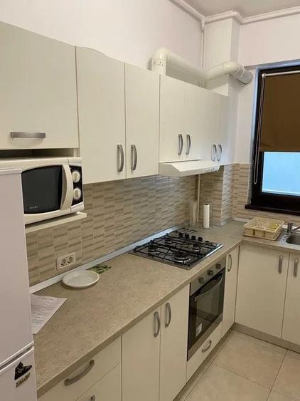 Apartament cu 2 camere semidecomandat, mobilat în Băneasa