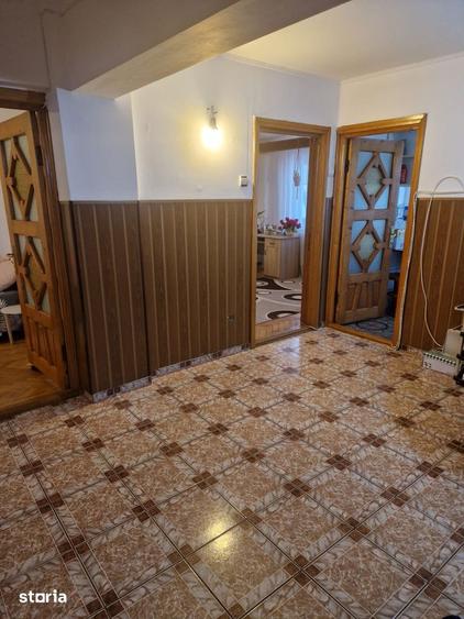 Apartament cu 4 camere decomandat în Central