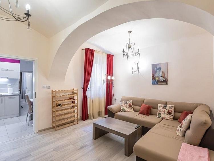 Apartament cu 2 camere decomandat, mobilat în Centrul Istoric