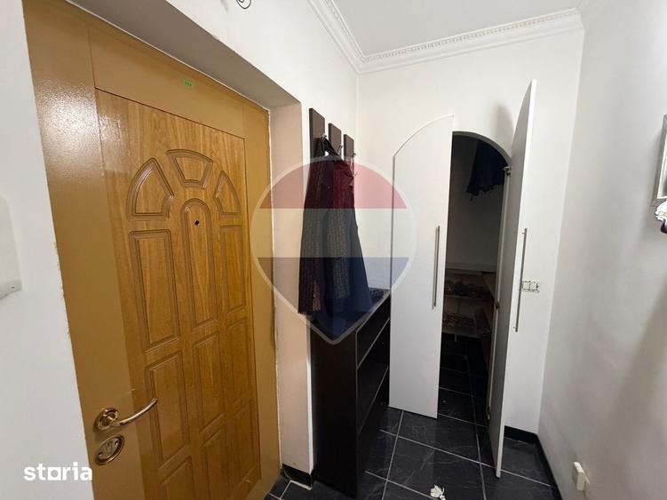 Apartament cu 3 camere, mobilat în Central