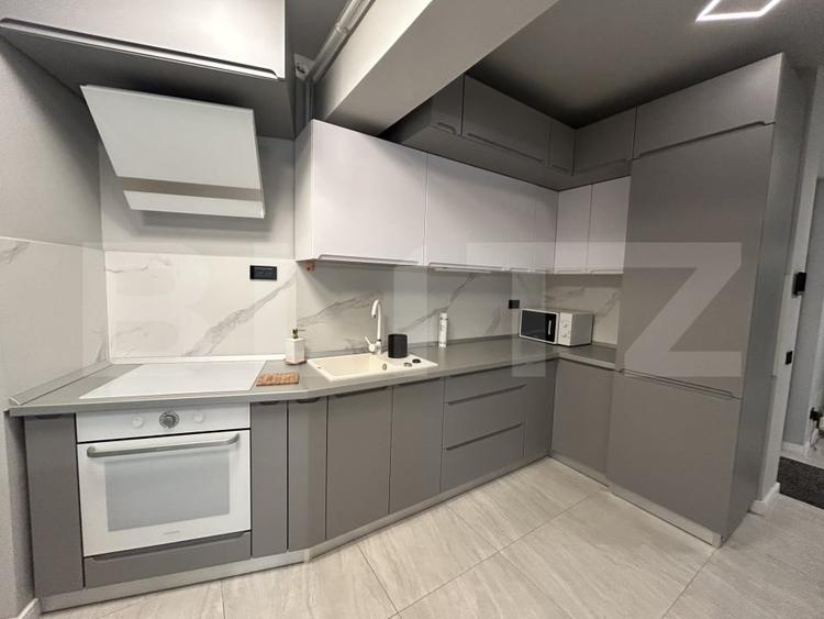 Apartament cu 3 camere semidecomandat, mobilat în Zorilor