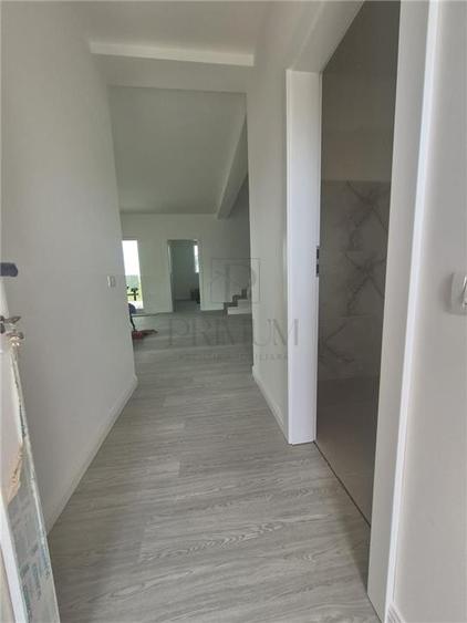 Duplex cu 4 camere cu Teren 300 Mp în Moșnița Nouă