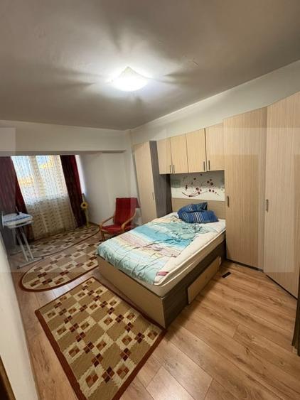 Apartament cu 4 camere decomandat, mobilat în Calea București