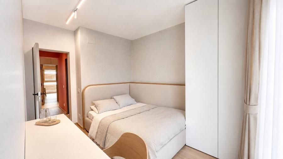 Apartament cu 3 camere, mobilat în Barbu Văcărescu