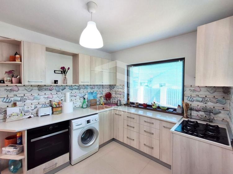 Duplex cu 4 camere cu Canalizare în Pasărea