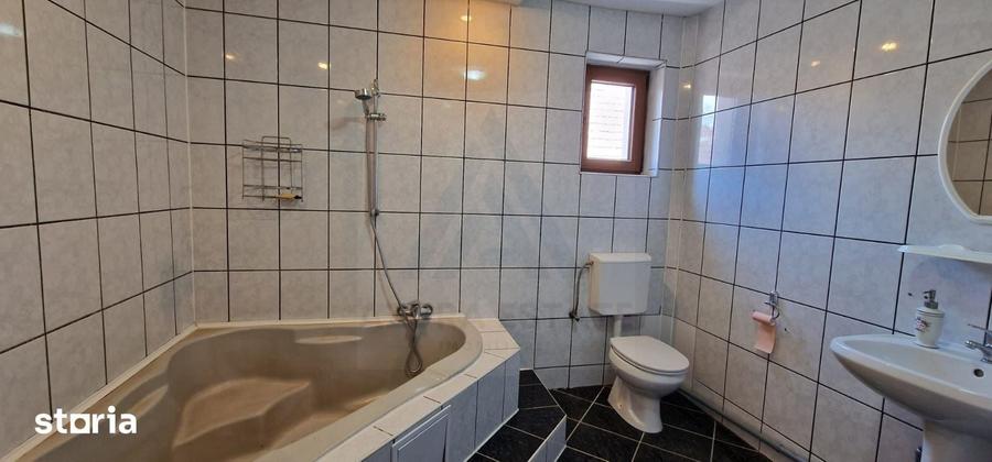 Casă cu 5 camere cu Teren 460 Mp în Trei Stejari