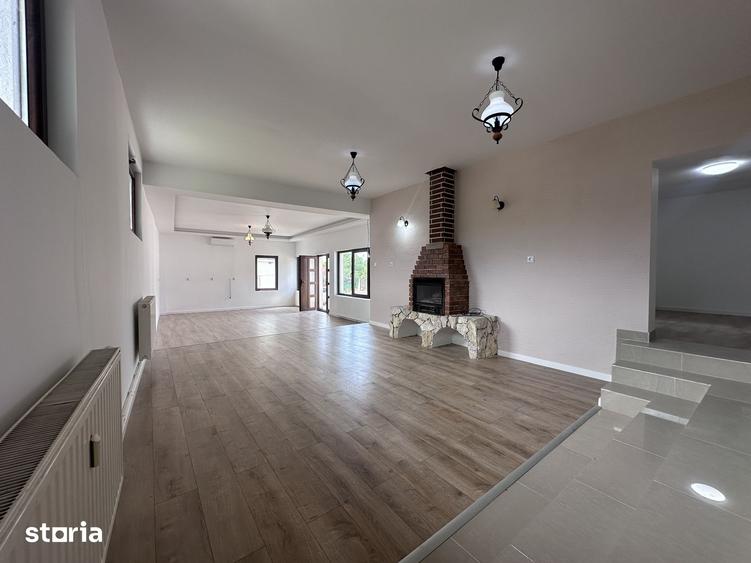 Casă cu 6 camere cu Teren 1532 Mp în Gura Vadului