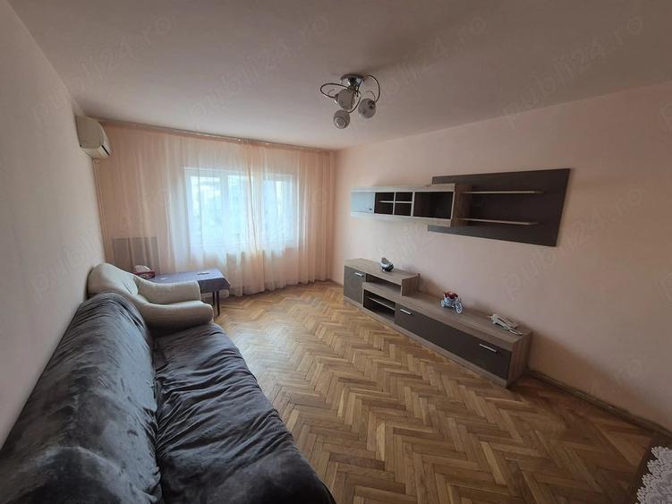 Apartament cu 3 camere decomandat în Rogerius