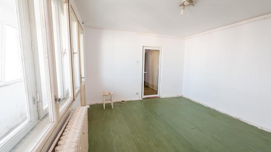 Apartament cu 3 camere semidecomandat în Colentina