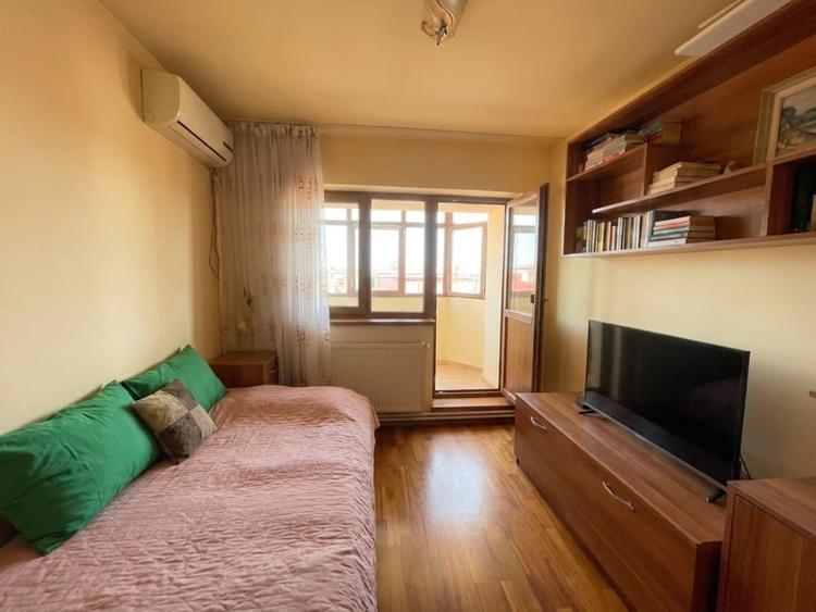 Apartament cu 4 camere decomandat, mobilat în Calea București
