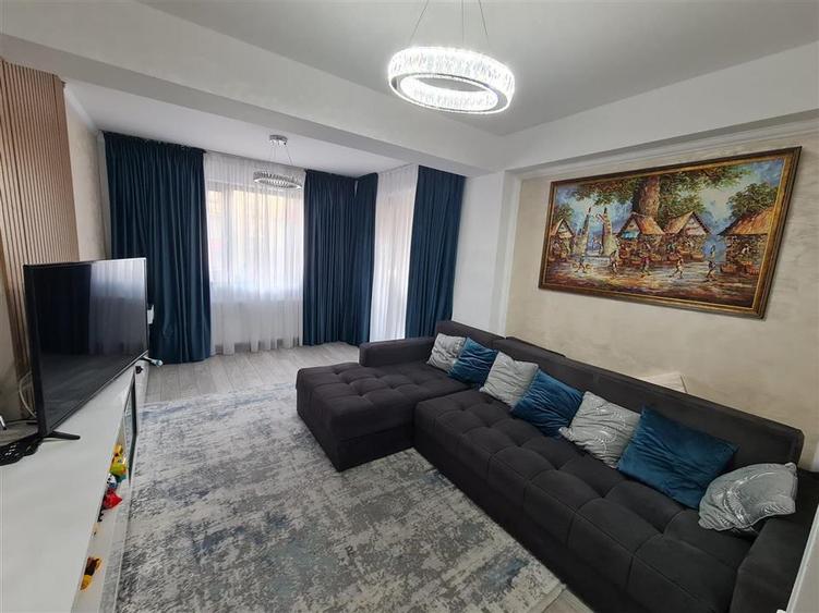 Apartament 2 camere, Loc de parcare subteran si boxa, Zona Tractorul, Brasov - 1