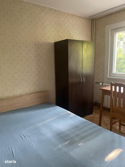 Apartament cu 3 camere decomandat în Drumul Taberei
