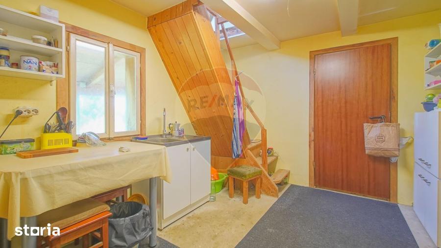 Casă cu 3 camere cu Teren 8100 Mp în Ucea