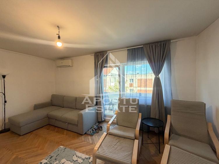 Apartament cu 2 camere decomandat, mobilat în Bucovina