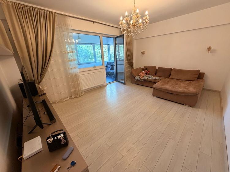 Apartament cu 3 camere decomandat în Muncii