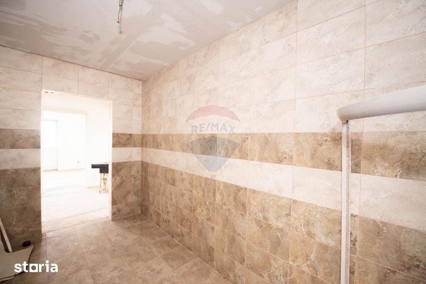 Casă cu 7 camere cu Teren 466 Mp în Central