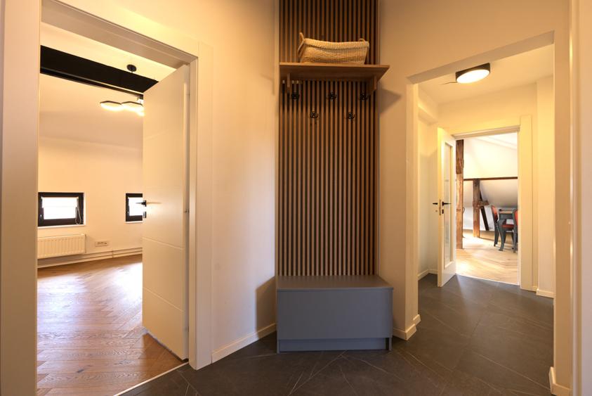 Apartament cu 3 camere semidecomandat în Aviatorilor