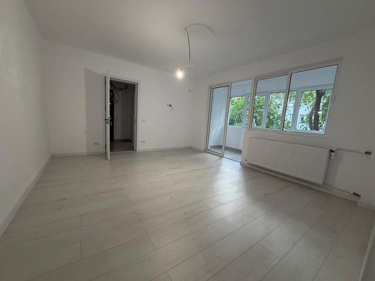Apartament cu 3 camere semidecomandat în Dristor
