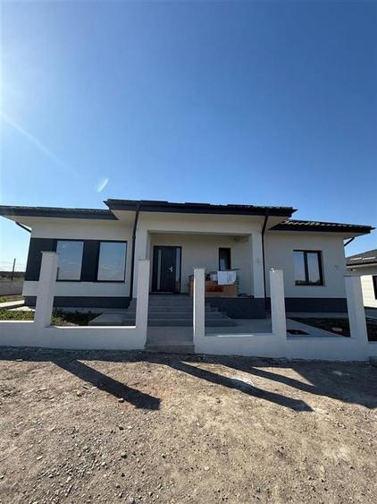 Casă individuală cu 4 camere cu Teren 450 Mp în Breazu