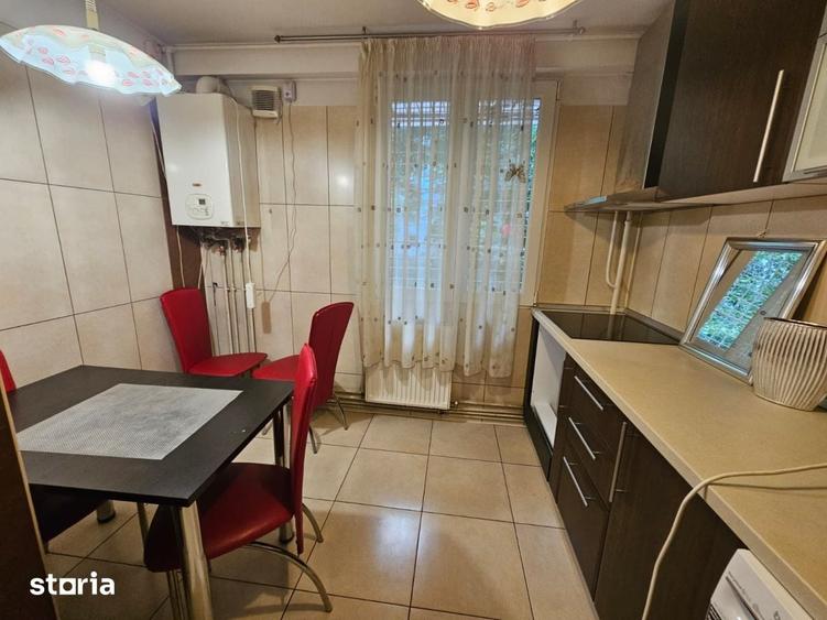 Apartament cu 3 camere semidecomandat în Militari