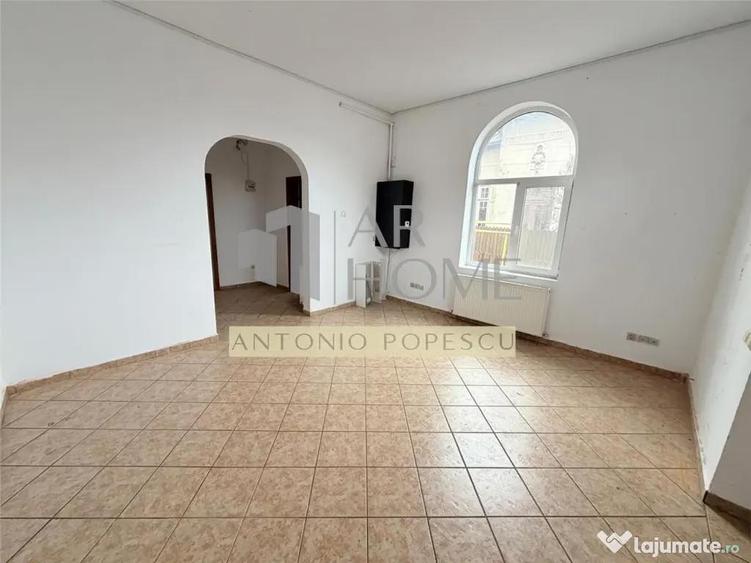 Casă cu 4 camere cu Teren 230 Mp în Central